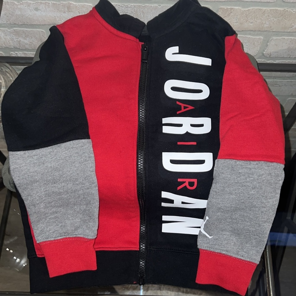 𝙰𝙸𝚁 𝙹𝙾𝚁𝙳𝙰𝙽 𝙷𝙾𝙾𝙳𝙸𝙴 𝚂𝚆𝙴𝙰𝚃𝚂𝚄𝙸𝚃 - Picture 2 of 7